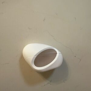 Ariana Grande White Modern Accessory